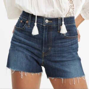 Levi’s High Rise Shorts W25